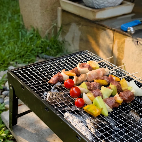 SKLÁDACÍ TURISTICKÝ PŘENOSNÝ UHLÍKOVÝ GRIL BBQ VELKÉ OHNIŠTĚ AKCE
