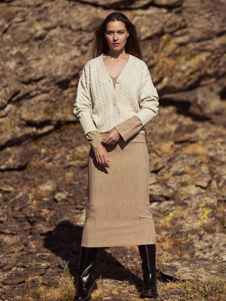 Bílý krátký kardigan s knoflíky Moodo