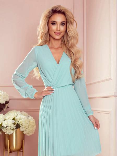 Plisované šaty s výstřihem a dlouhým rukávem - máta Numoco ISABELLE